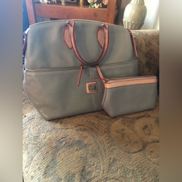 Dooney and Bourke bag - Picture 3 of 8